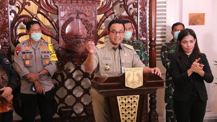 Gubernur DKI Jakarta Anies Baswedan saat mengumumkan PSBB di DKI Jakarta.